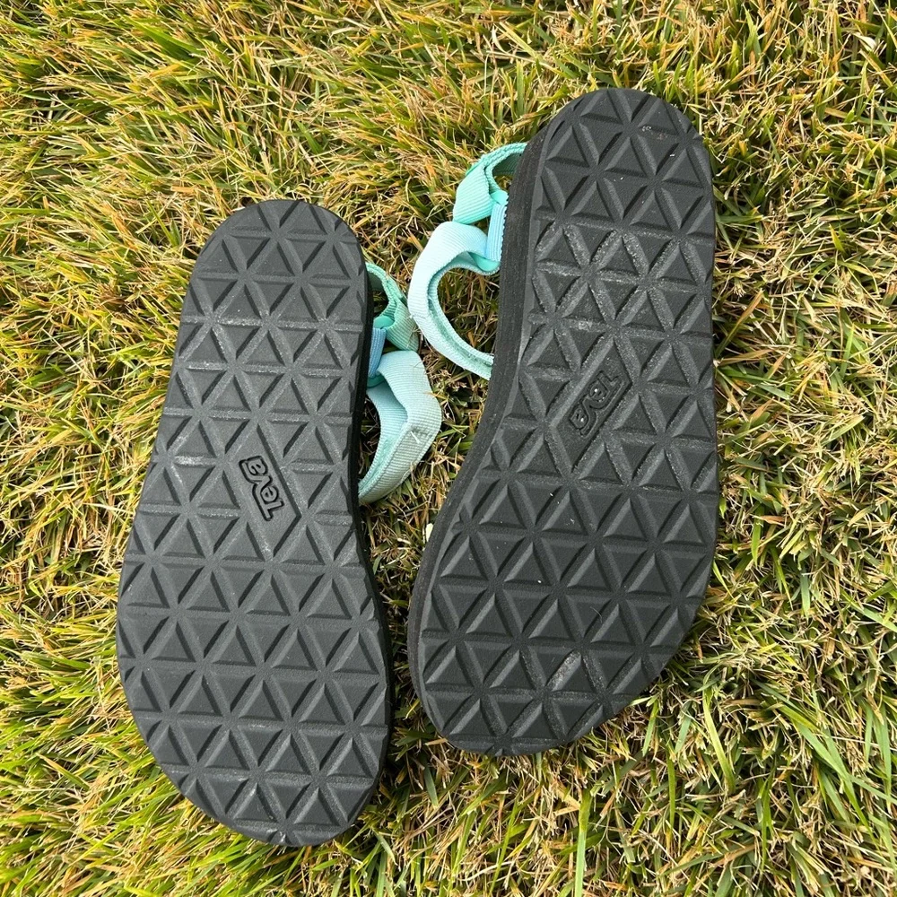 Teva women’s vibrant colorful platform sandals - Picture 3 of 5